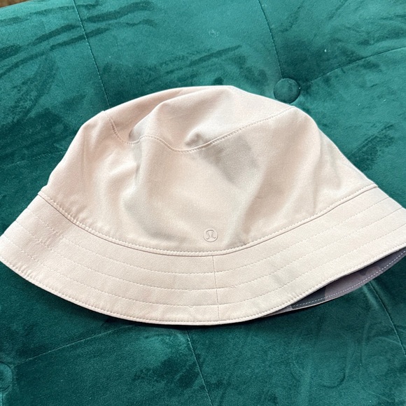 lululemon athletica reversible camo and tan bucket hat - Picture 2 of 2